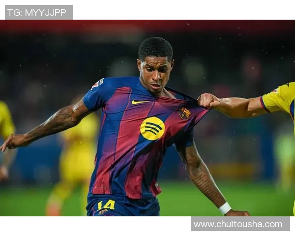 拉什福德缺席训练引发曼联巴萨备战调整,肌肉不适恢复进展与球迷社交媒体反应全解析